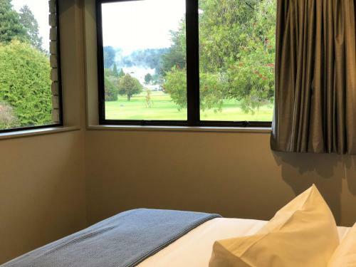 Luxury K-lodge With Golf Course View-rotorua