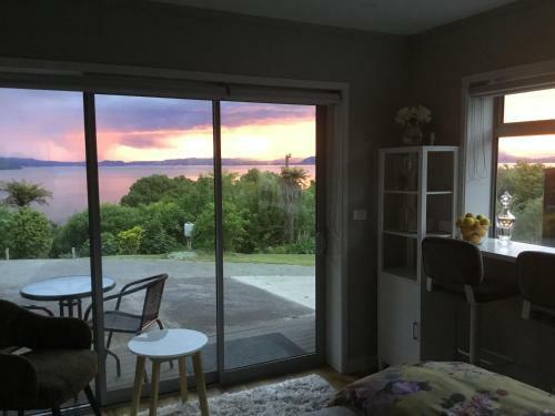 Bed & Breakfast Spectacular Lake Views