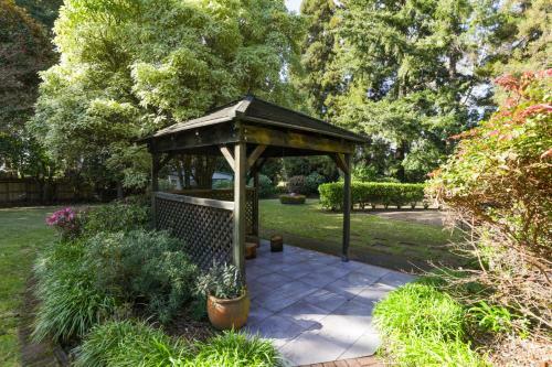 Mansion Moncur - Rotorua Holiday Home