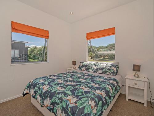 Warm Nest - Matarangi Holiday Home