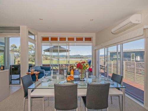 Harbourside Haven - Matarangi Holiday Home