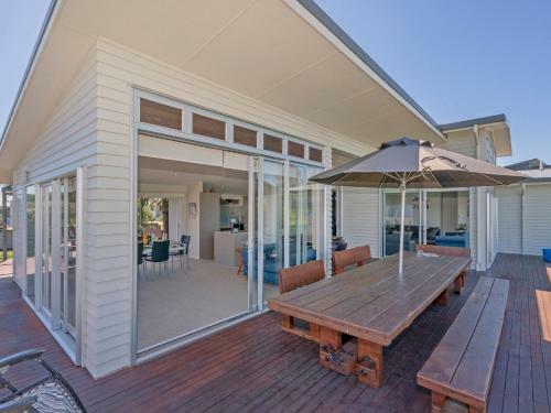 Harbourside Haven - Matarangi Holiday Home