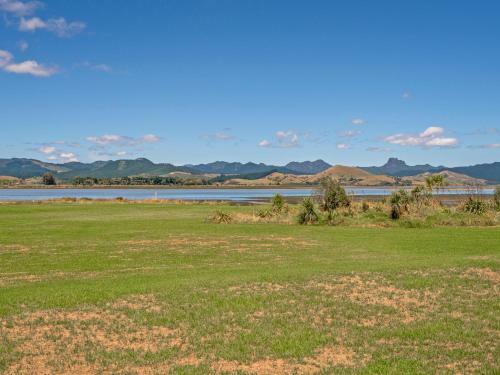 Harbourside Haven - Matarangi Holiday Home