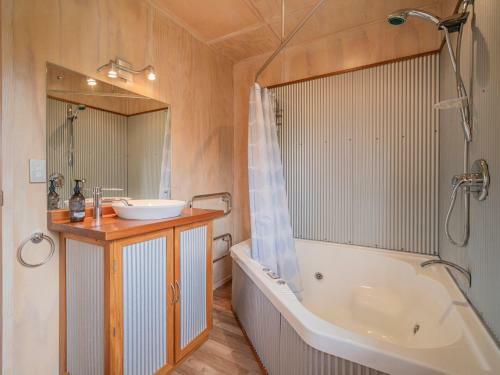 All Decked Out - Matarangi Holiday Home