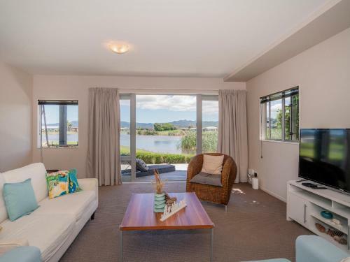 Golfer's Paradise - Matarangi Holiday Home