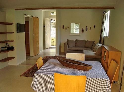 Waiwurri - Palm Beach Holiday Home, Waiheke
