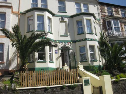 Hostal Acorns Guest House