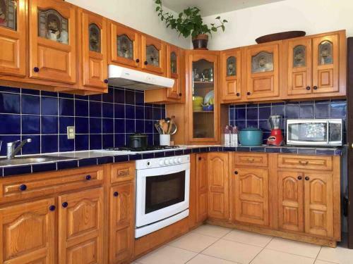Nido de Colibr� En C�ntrica Villa Con Jard�n!