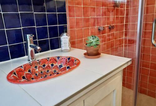 Nido de Colibr� En C�ntrica Villa Con Jard�n!