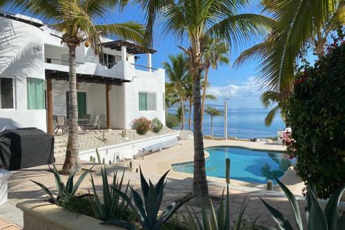 Amazing House With Pool And Beachfront 1br 1ba