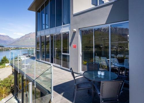 Luxury Lakeside Home With Remarkable View