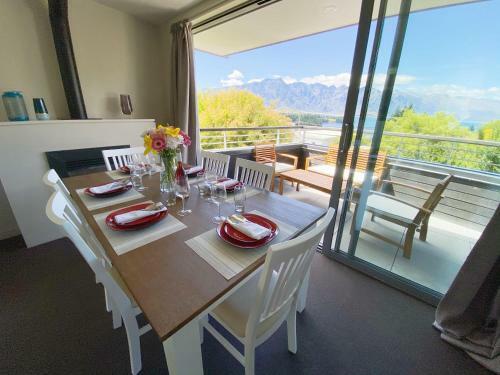 Tekau - Modern Holiday Apartment With Lakeview