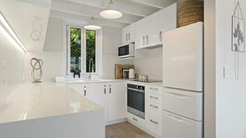 ?taahua - New Property! - 10 Min Walk To Town
