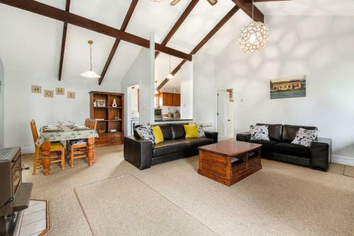 Central Peach - Queenstown Holiday Home