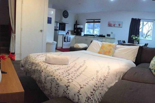 Central Cozy House - 10 Min Walk To Town
