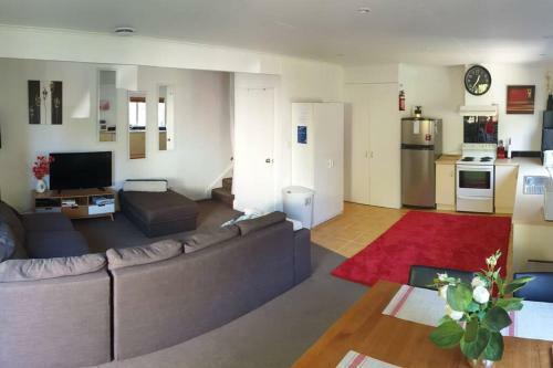 Central Cozy House - 10 Min Walk To Town
