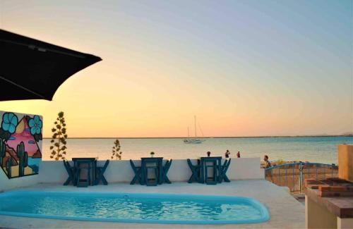 Beautiful Home 4br On Beach With Pool And Bbq