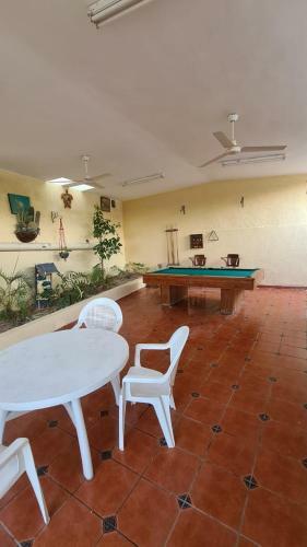 Padrino's Hostal La Paz