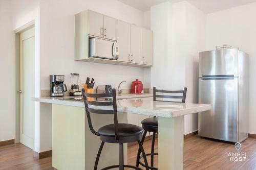 7th-floor Condo With Incredible Ocean View & 2 Pools Onsite