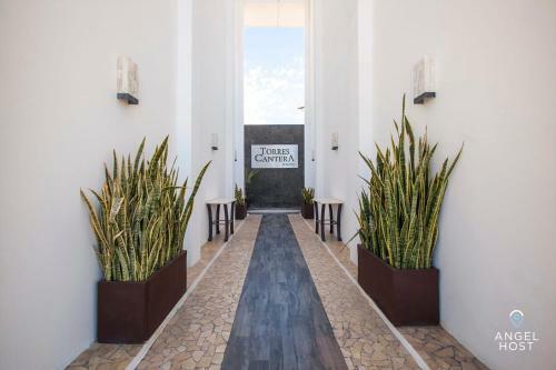 7th-floor Condo With Incredible Ocean View & 2 Pools Onsite