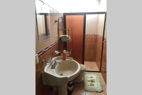 Espaciosa Casa S�per Bien Ubicada En Guadalajara