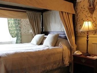 The Golden Fleece Hotel