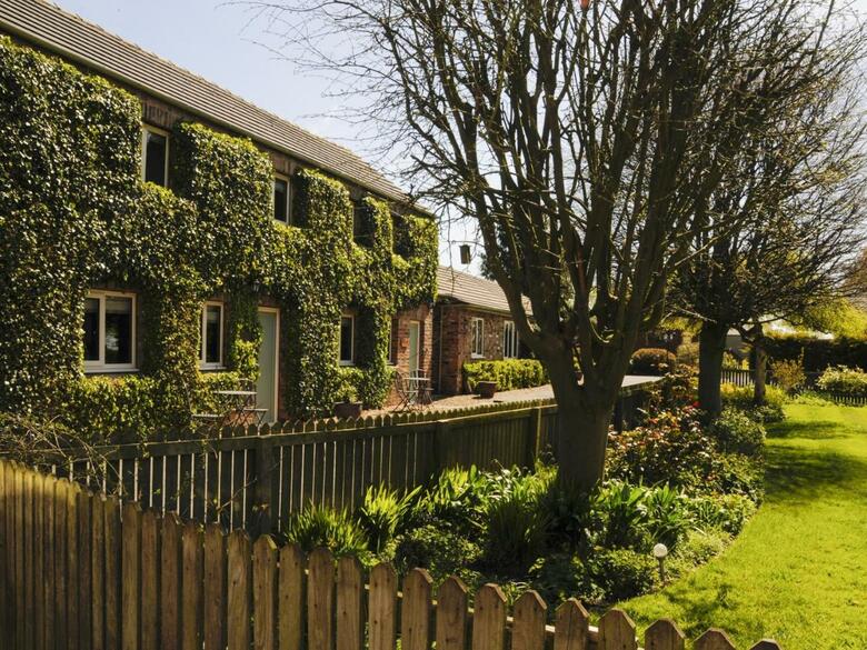 Bed & Breakfast The Poplars Rooms & Cottages