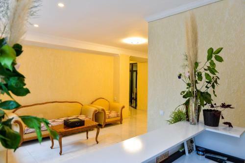 Pomegranate Hotel