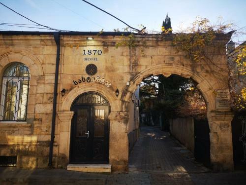 1870 Hotel
