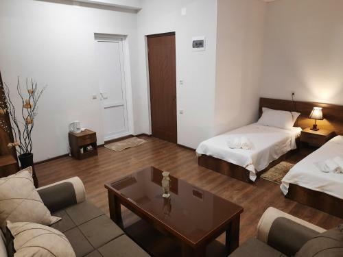 Hostal Hotel Goldenera