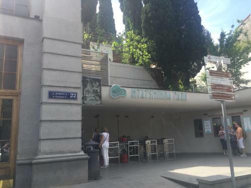Hostal Fifth Element
