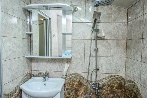 Hotel S.r