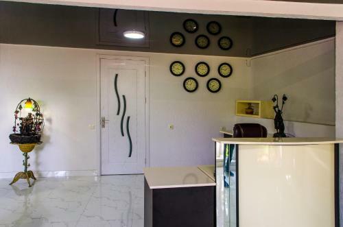 Hotel S.r