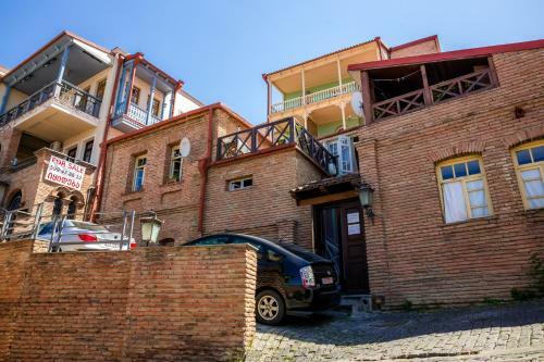 Hostal Anzori House