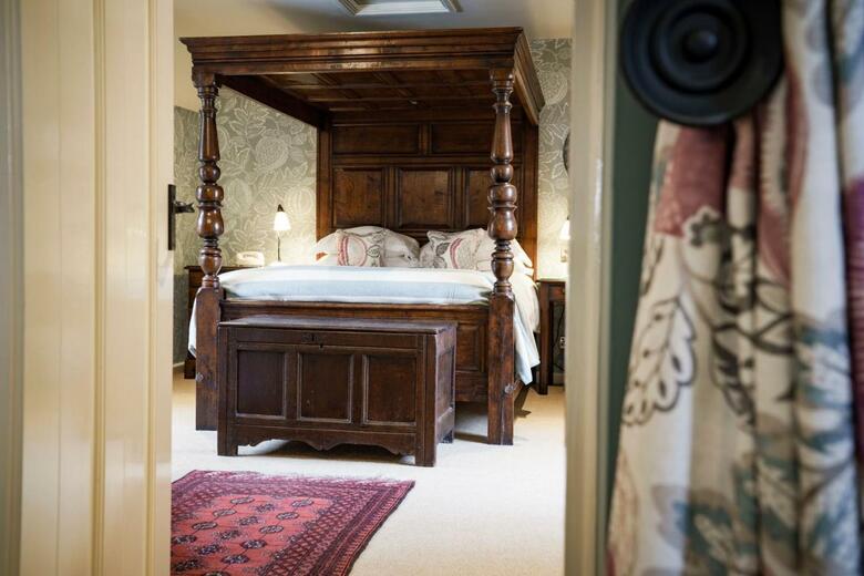 The Bear Of Rodborough Hotel