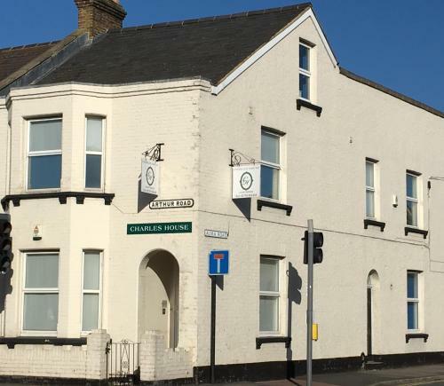 Hostal Charles House