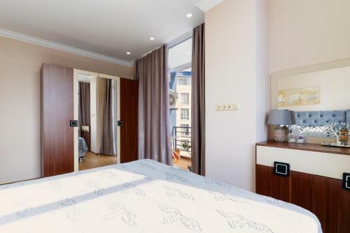 Happy Apartment