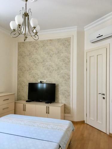 Light Apartment On Rustaveli Avenue