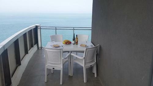 Sea-view Beluga & Dolphin Luxury Hotel Apartments