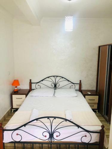 Hostal Nikas Guest House