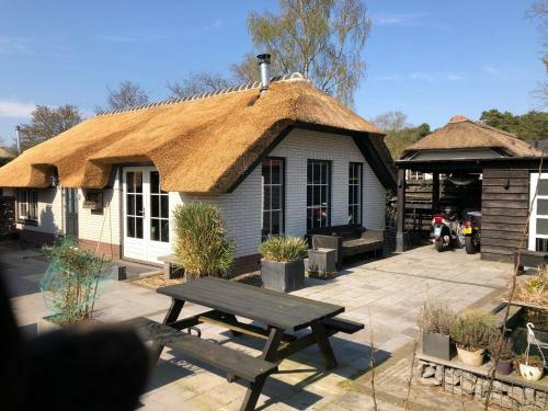 Veluws Rietgedekt Bungalow