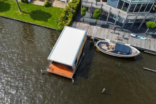 Luxe Houseboat Skoft
