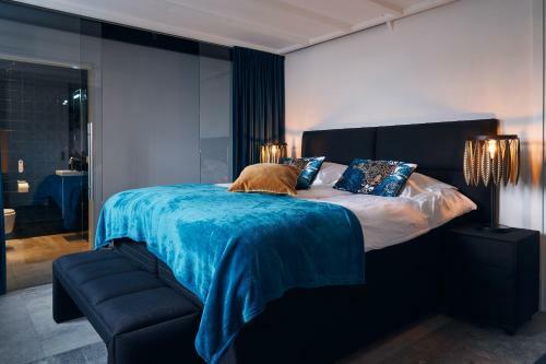 Luxury Waterfront Loft
