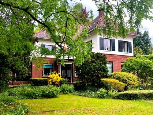 Hostal Guesthouse Villa De Eikhof