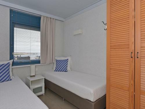 Modern Furnished Detached Bungalow, Located On The Marina