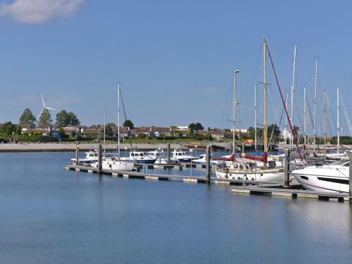 Modern Furnished Detached Bungalow, Located On The Marina
