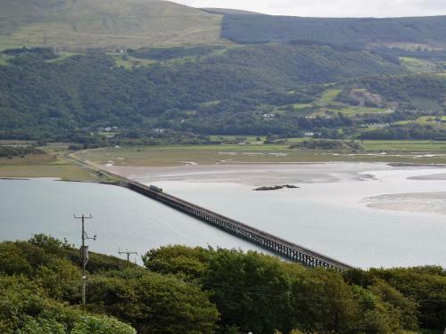 Cae-fadog Fach
