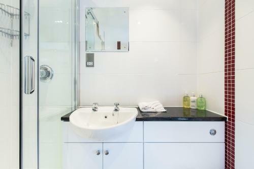 Bed & Breakfast Cumberland House Gatwick B & B