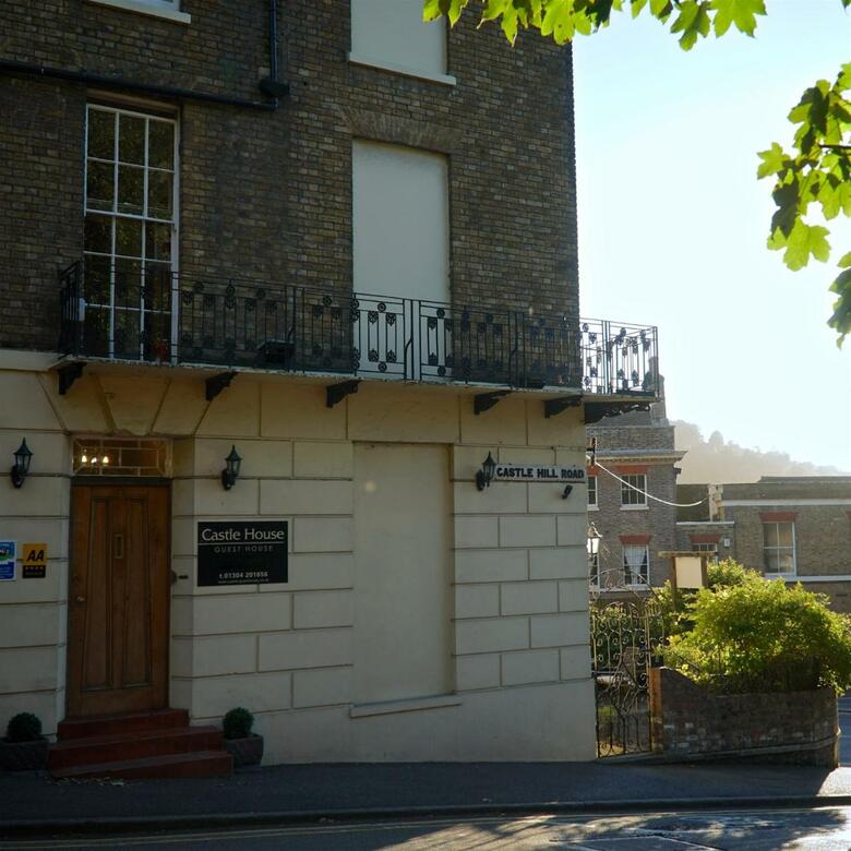 Hostal Castle House Guest House