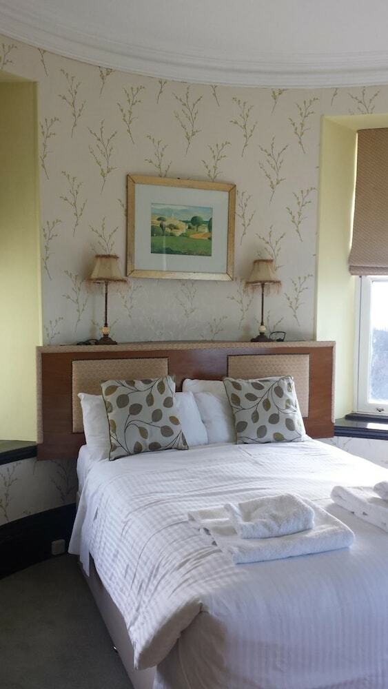 Hotel Tyr Graig Castle